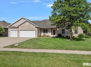 210 Oak Hill Rd, Rochester, IL 62563