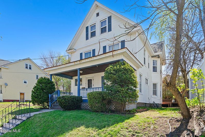 3rd image of 418 Plymouth Avenue