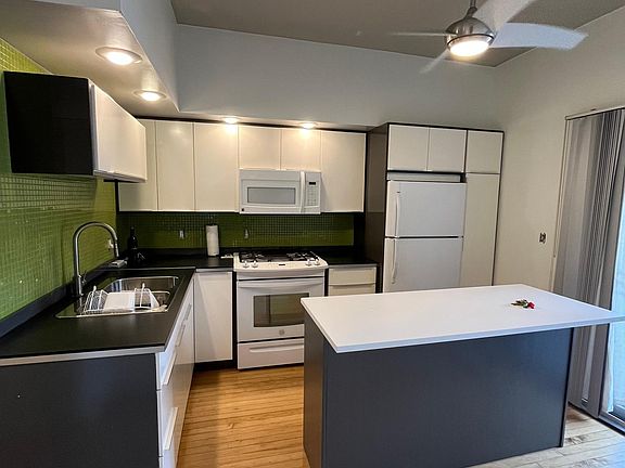 4th image of 1437 W School St #2
