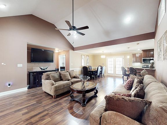 3rd image of 1515 Brookstone Dr