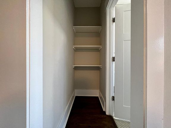 5th image of 916 W Diversey Pkwy #308
