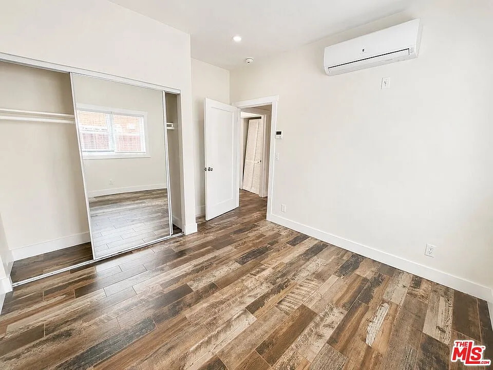 4 bed, 3.0 bath, 1200 sqft, $5,200 — Photo 2