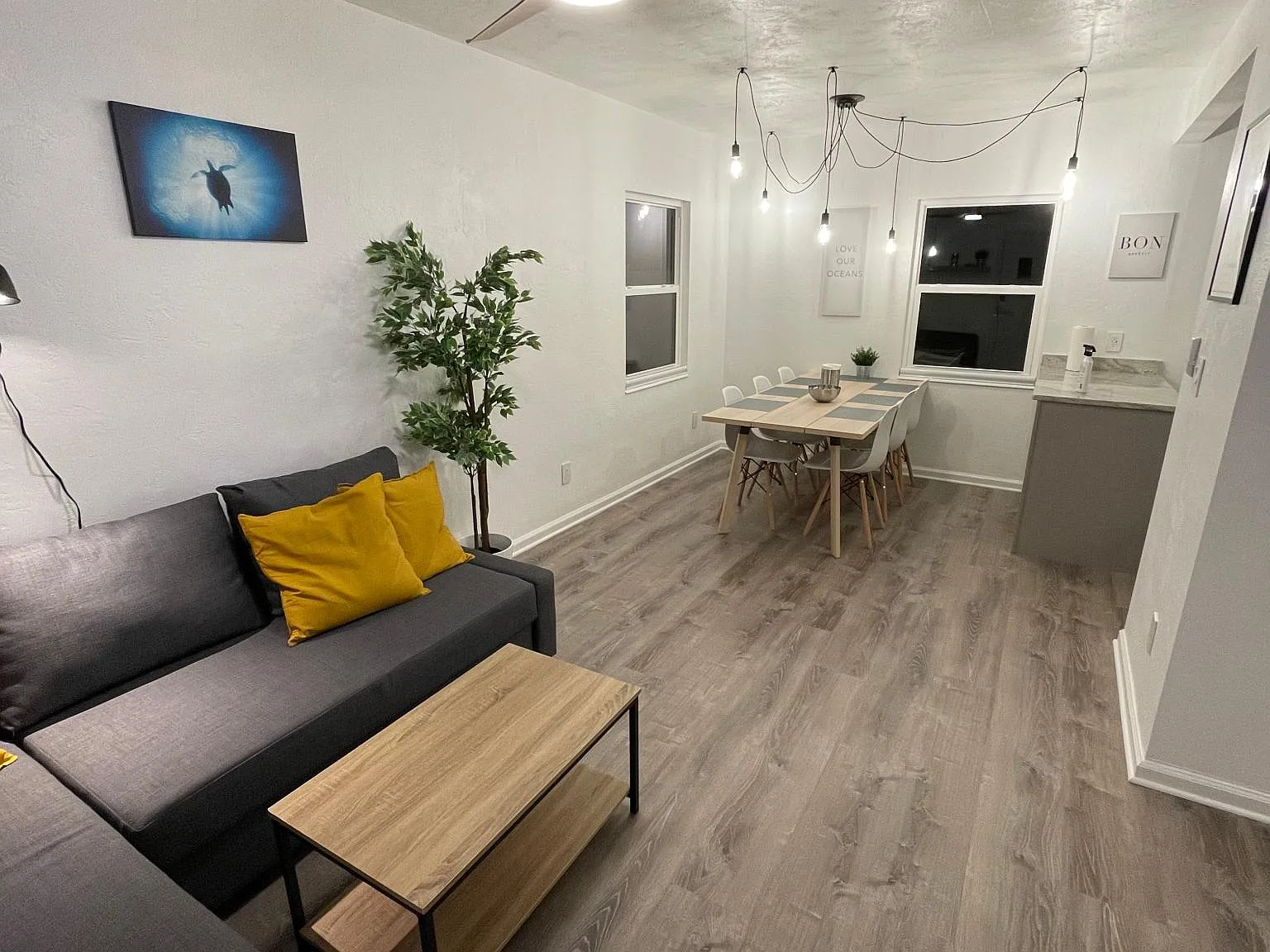 2 bed, 700 sqft, $2,350 — Photo 1