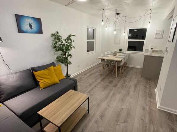 320 10th Ave NE APT 4