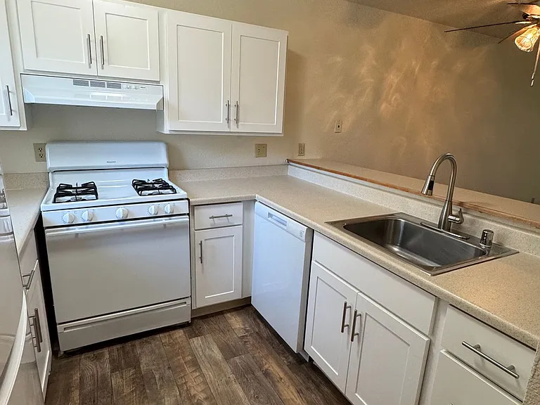 2950 Portage Bay — Photo 7