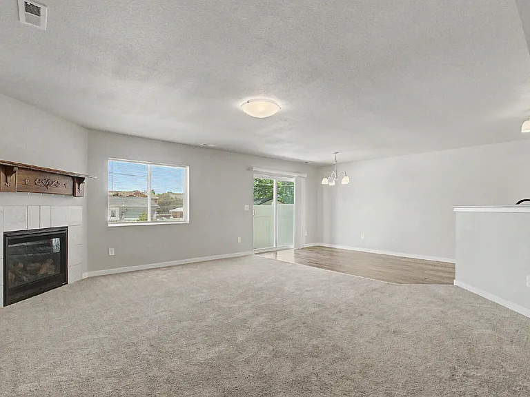 4209 Date St — Photo 5