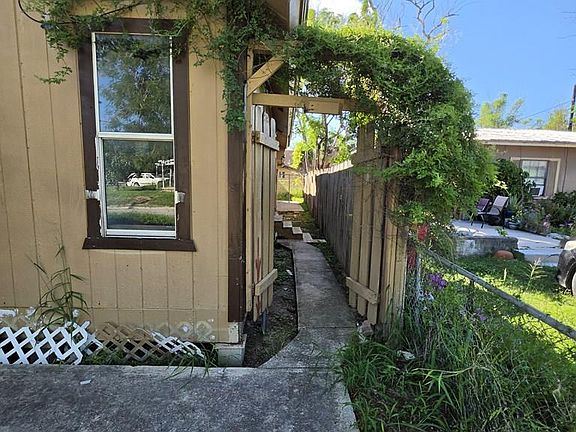 4th image of 504 W Washington St