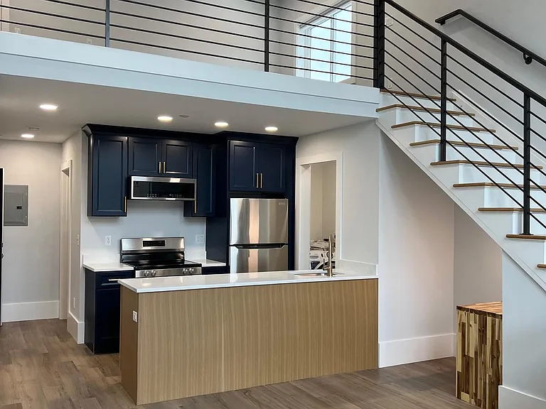 42 N Main St #6 — Photo 4