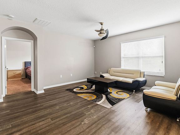4th image of 2318 Sequoia Way