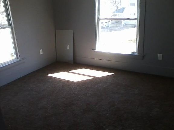 4th image of 326 1/2 W 9th St