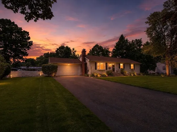 88 Meadowlark Dr, Longmeadow, MA 01106