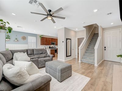 8423 Vacarez Dr, Las Vegas, NV, 89149