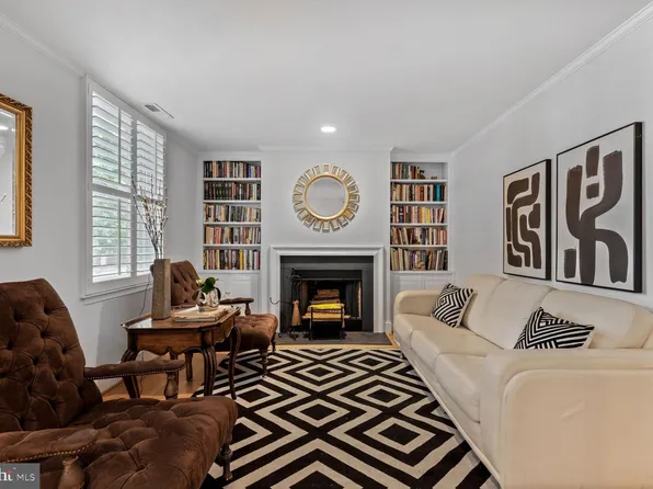 220 13th St SE APT 14, Washington, DC 20003