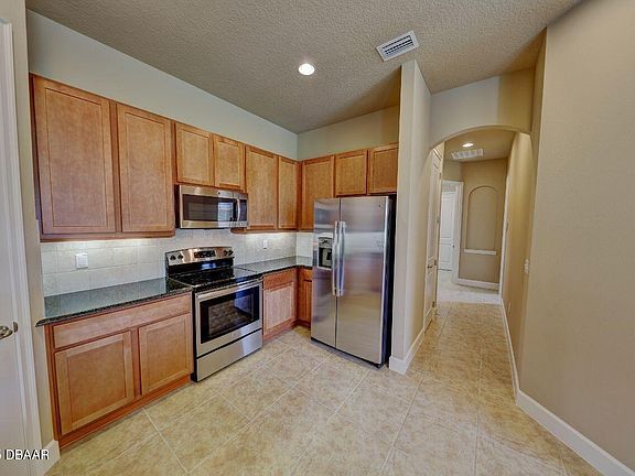 4th image of 813 Aldenham Ln