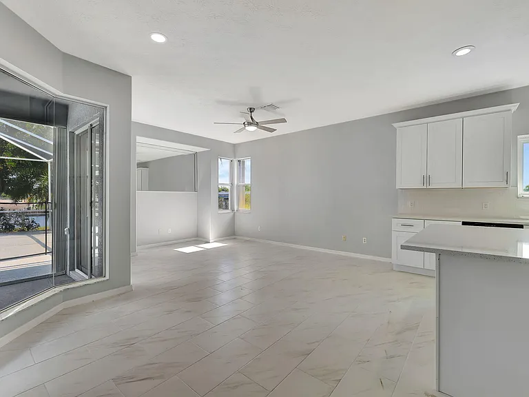 2704 SE Eagle Dr — Photo 16