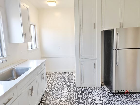 4th image of 1732 W 48th St