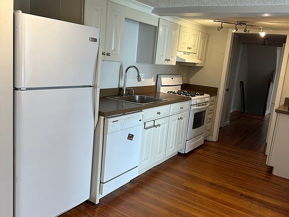 3rd image of 10 Front St #2