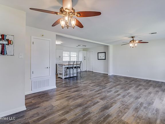4th image of 4301 Searle Ave