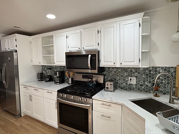 3rd image of 330 Carroll St Floor 1