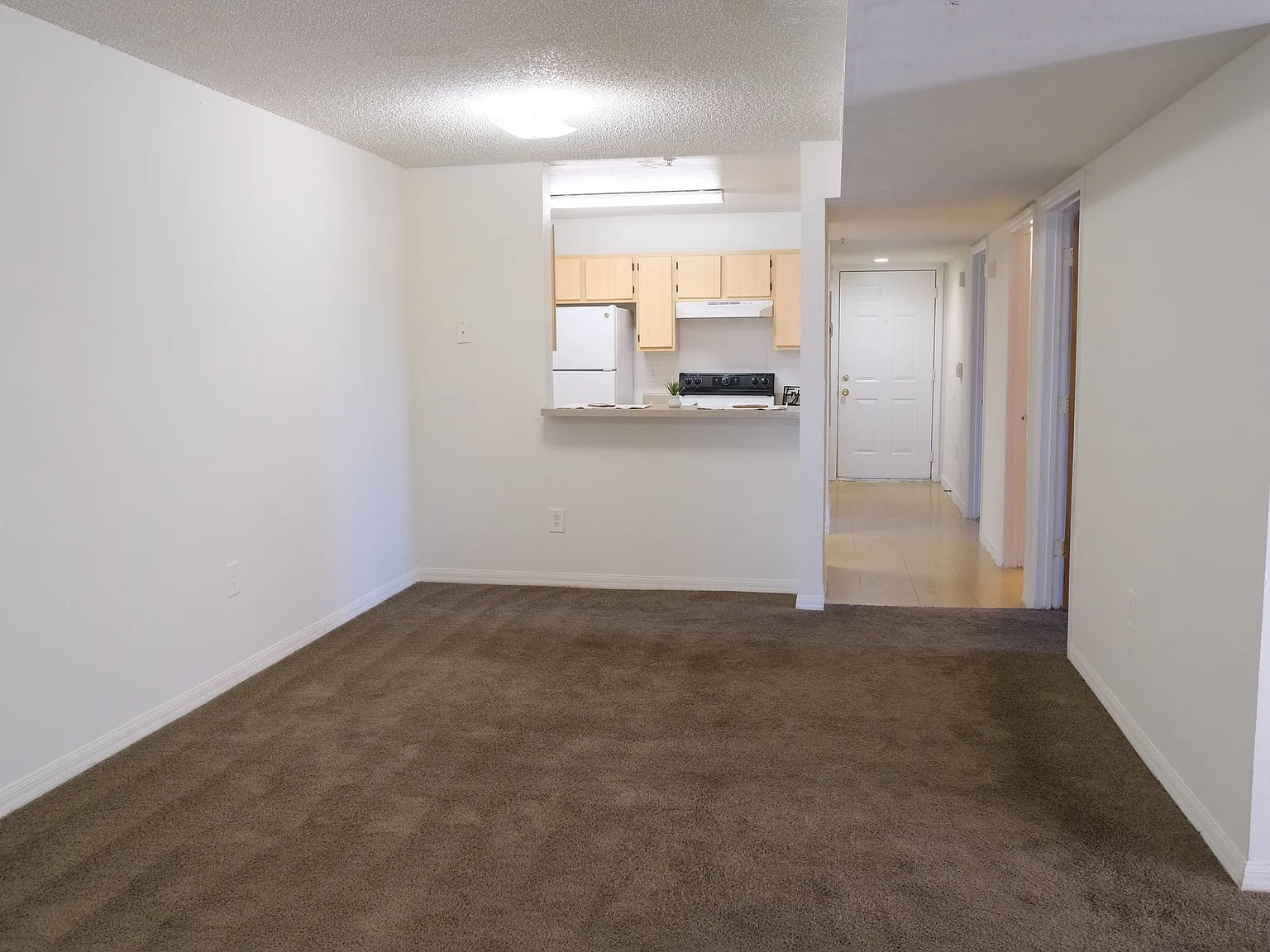 Raintree Apartments — Photo 4
