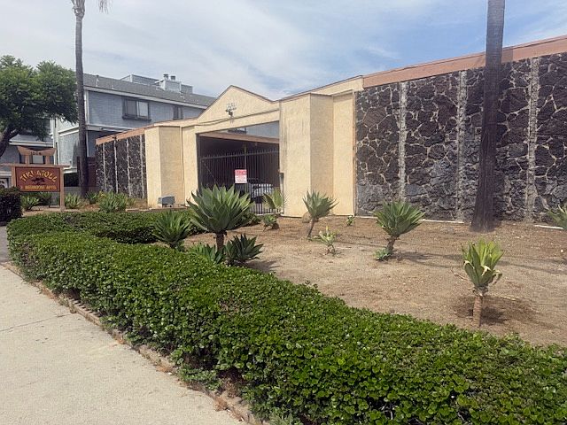 Tiki a Toll apartment complex, car gate, pedestrian gate, 7 security cameras