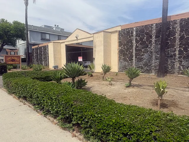 Tiki a Toll apartment complex, car gate, pedestrian gate, 7 security cameras