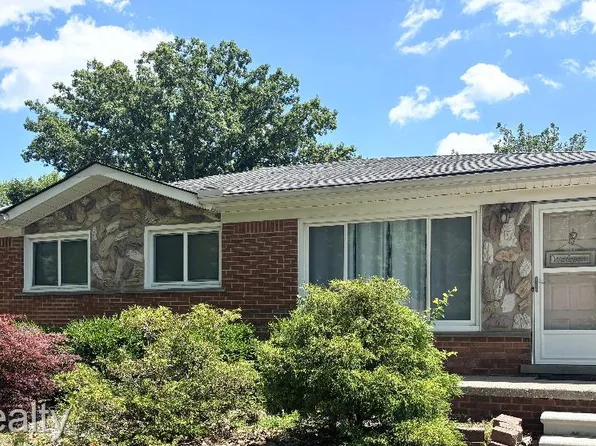 15431 Cynthia St, Southgate, MI 48195