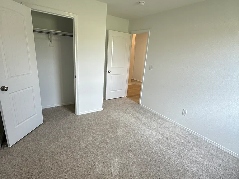 1056 Raven Walk Dr — Photo 13