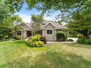 7469 Summit Rdg, Middleton, WI 53562