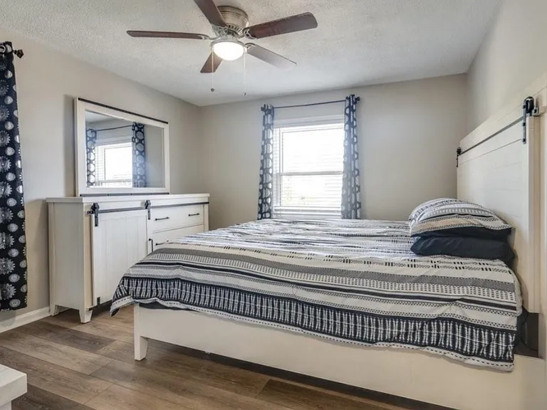 3027 Torrington Ave — Photo 6