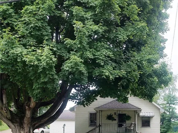 515 Cross St, Newcomerstown, OH 43832