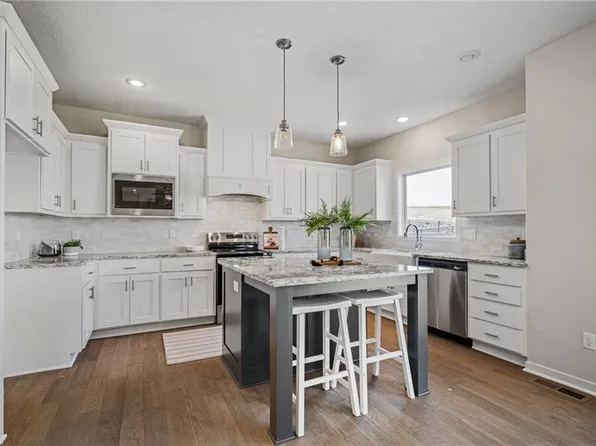 19444 W 114th Ter, Olathe, KS 66061