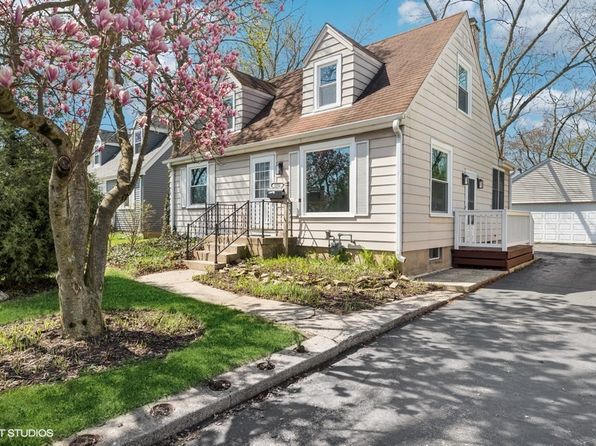 1552 McCraren Rd, Highland Park, IL 60035