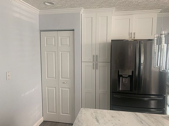 3rd image of 41 Knights Bridge Dr W