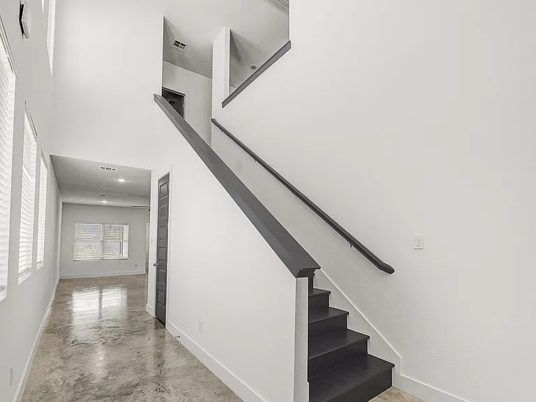 3008 Alpha Wolf Ct — Photo 21