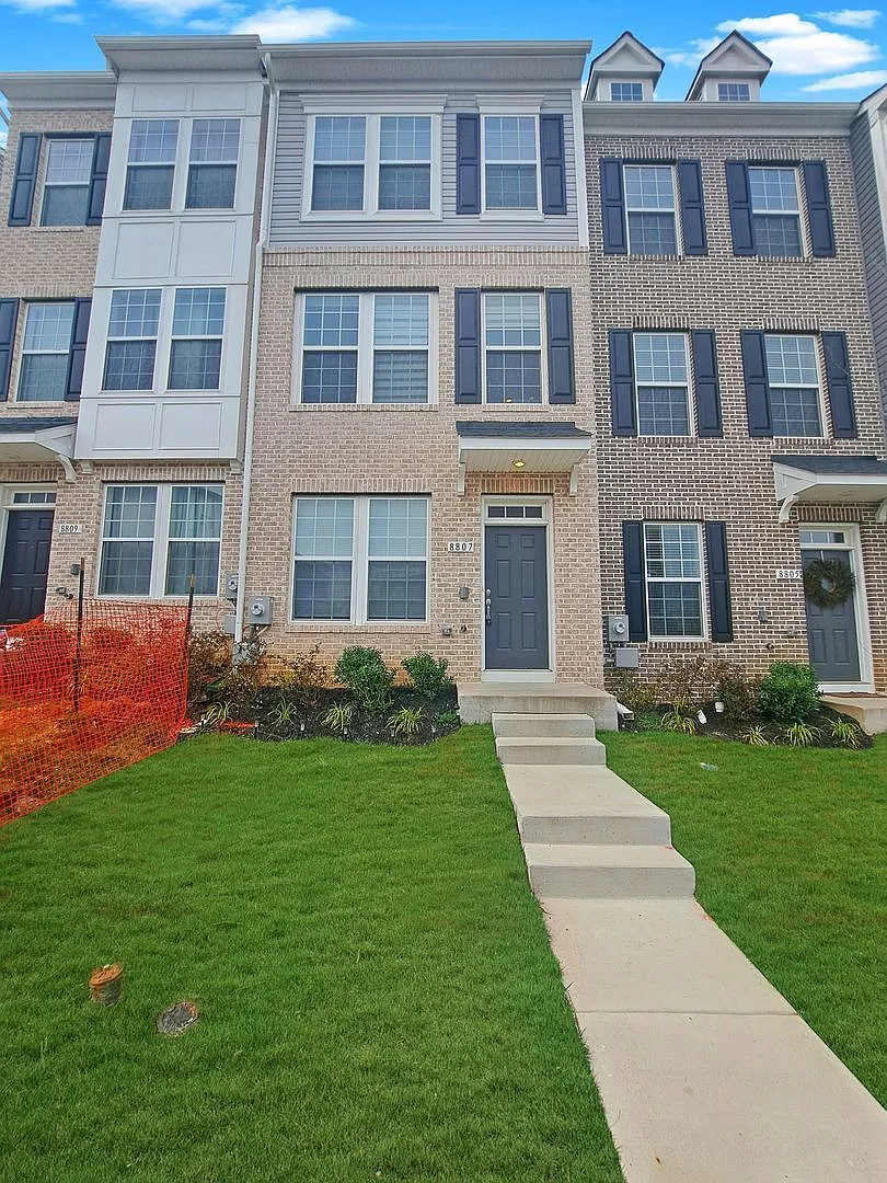 3 bed, 3.5 bath, 1408 sqft, $3,250 — Photo 1