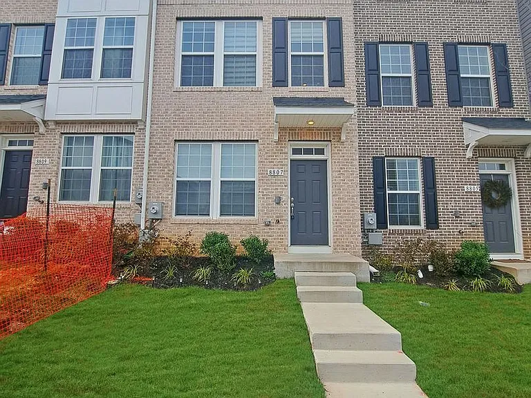 8807 Merriweather Ln — Photo 1