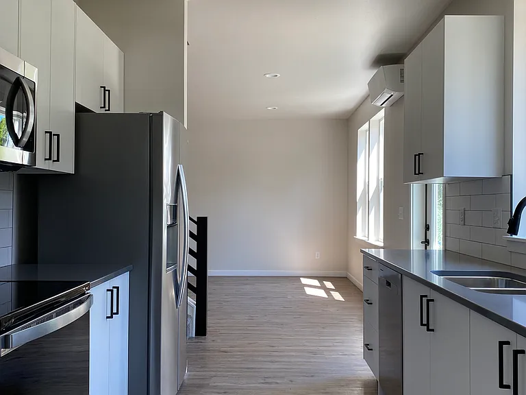 2058 Aaron Dr — Photo 54