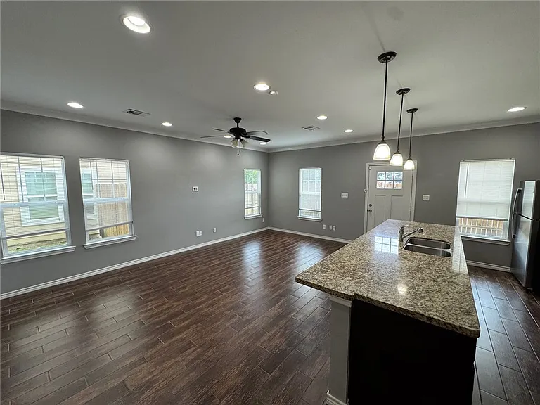 1104 Oney Hervey Dr — Photo 5