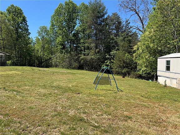 3rd image of 1460 Byrd Ridge Rd