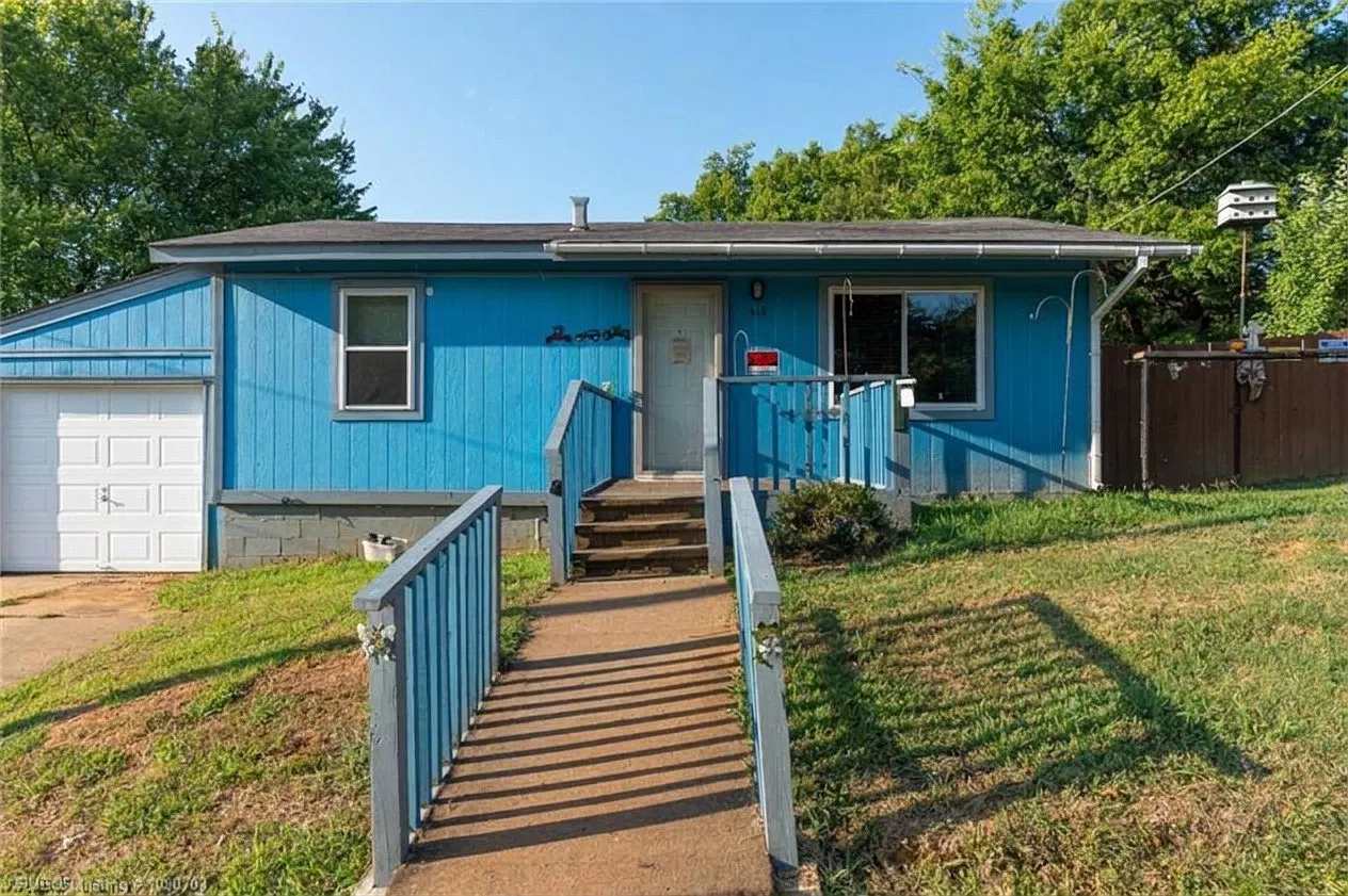 2 bed, 660 sqft, $700 — Photo 1