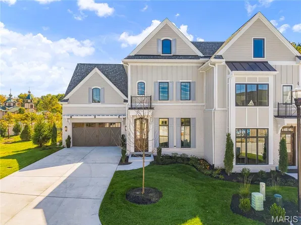 2 Enclave Dr, Saint Louis, MO 63122