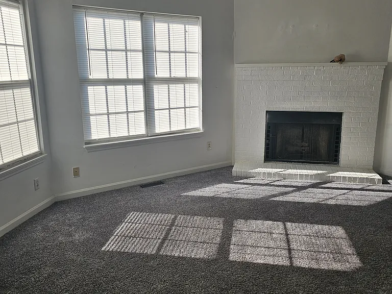 215 Strawberry Ct — Photo 3