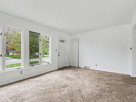 4th image of 2020 Melvin St SW