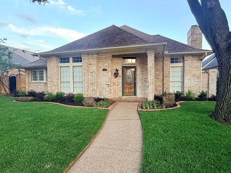 908 McCoy Dr — Photo 1