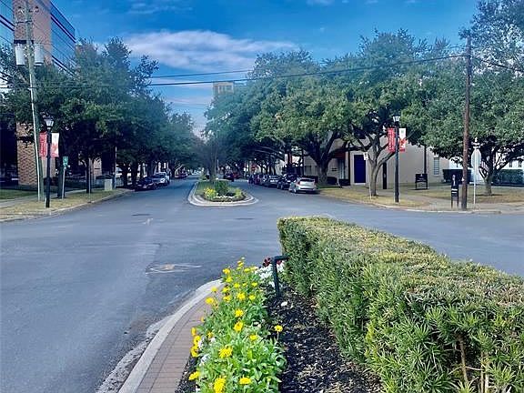 4th image of 4202 Yoakum Blvd