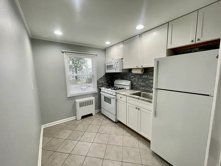 74B Hastings Ave #B — Photo 5