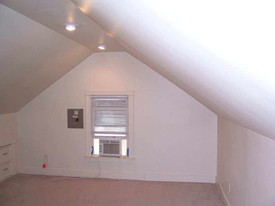 LOFT BEDROOM 12 x 17