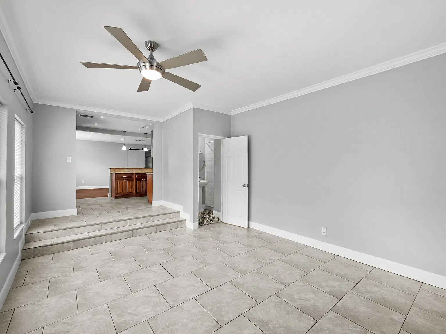 2 bed, 1220 sqft, $2,295 — Photo 4