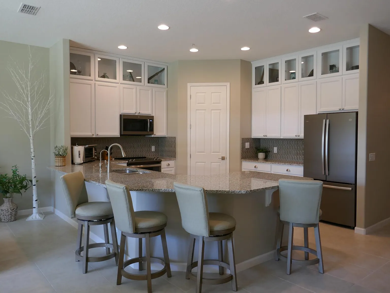 740 Lanai Cir — Photo 4